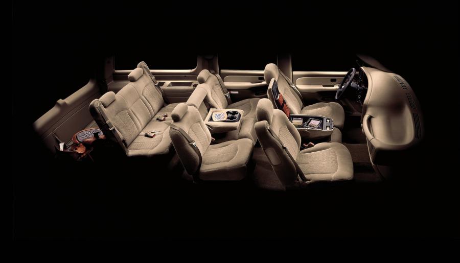  Chevrolet Suburban 2000 года  (фото 23 из 48)